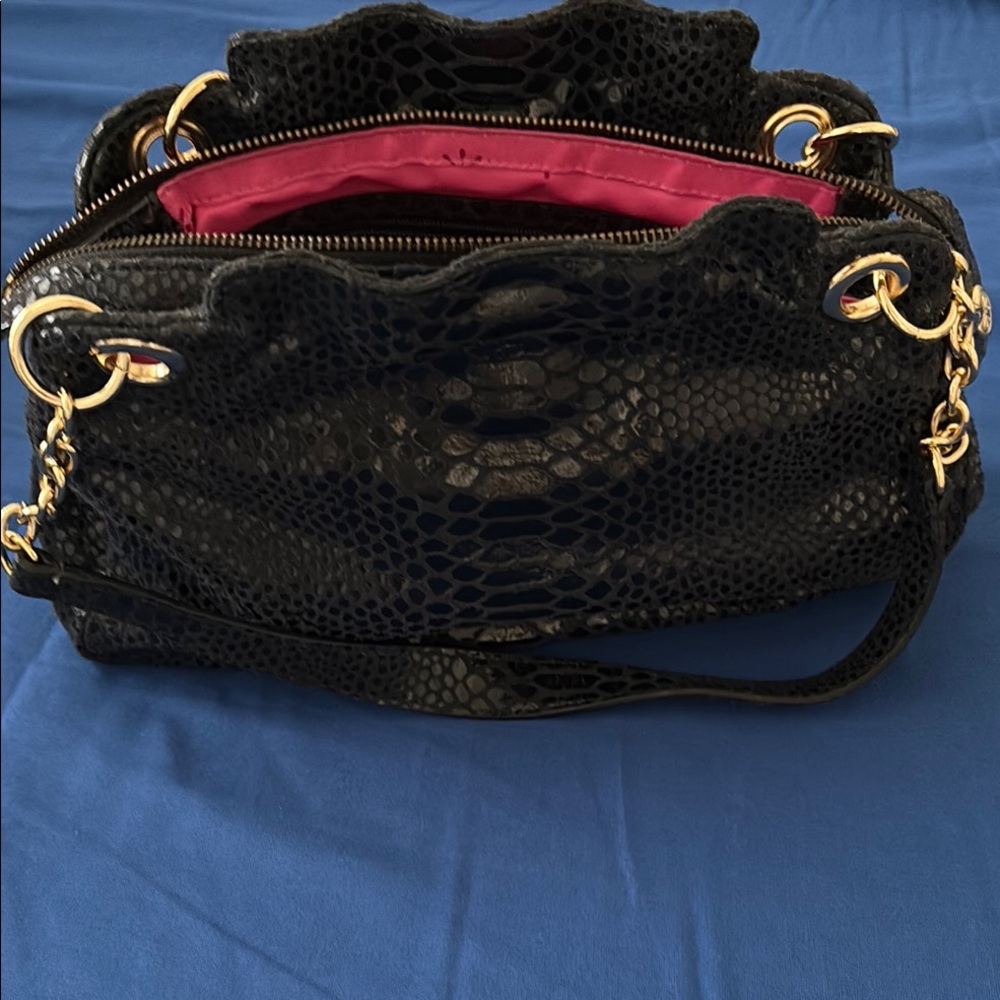 Isaac Mizrahi Black and Gold Shoulder Bag with Textured Design